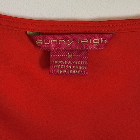 NWOT.  Sunny Leigh Ruffle Pattern Top. - Picture 4 of 5